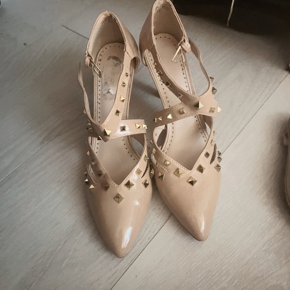 Adrienne Vittadini Nude Gold Studded Heels - Picture 1 of 3